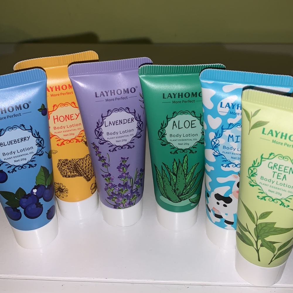6 mini creams blueberry, honey, lavender, aloe, green tea and milk.